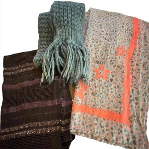 Bundle o’ scarves🎀